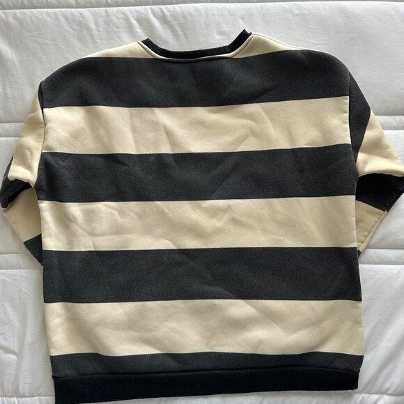 Women's Cream and Black Sweatshirt - Picture 4 of 4